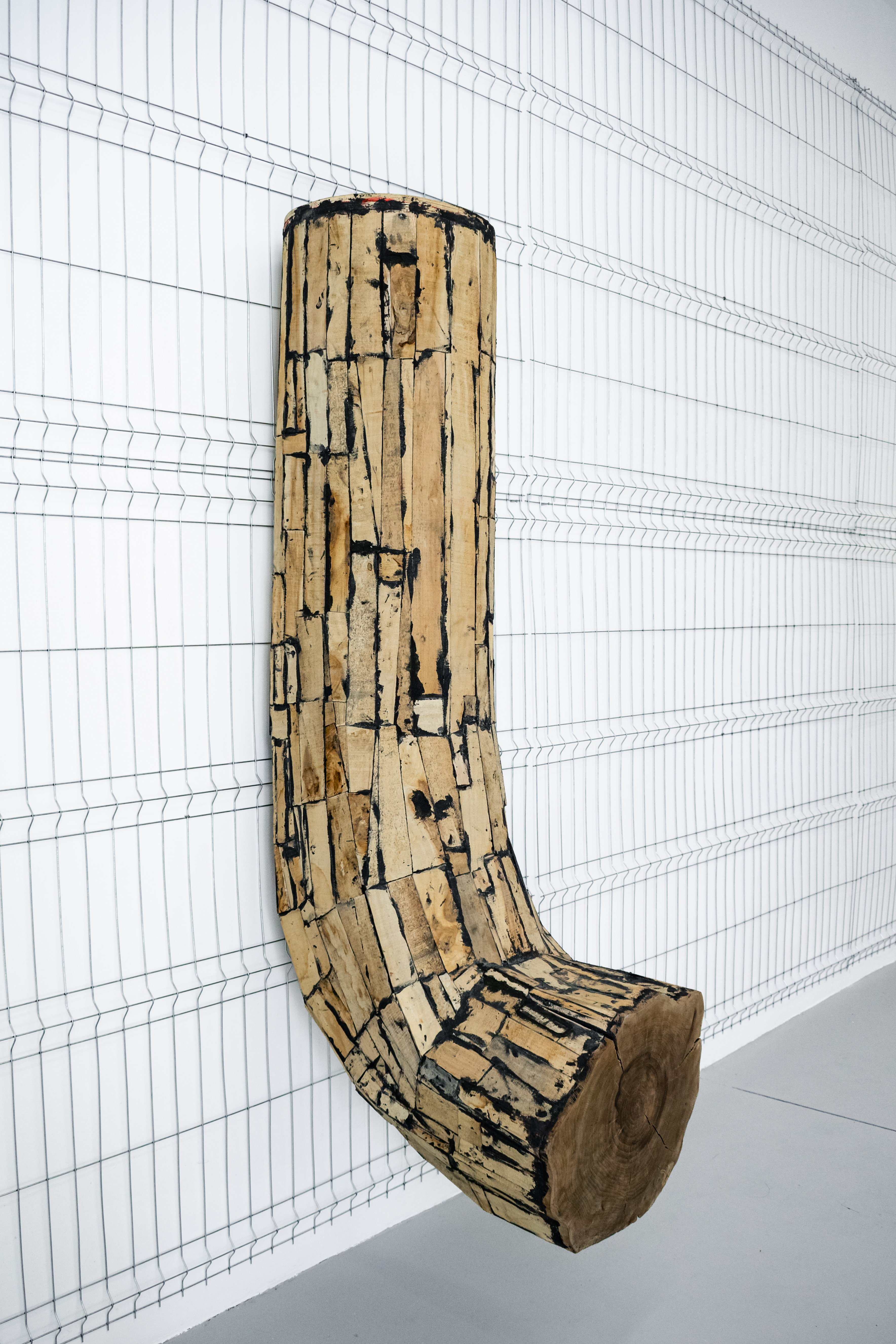 Mircea Roman, Trofeu III, 2023, Wood, 77 3/5 × 22 2/5 × 34 3/5 in | 197 × 57 × 88 cm