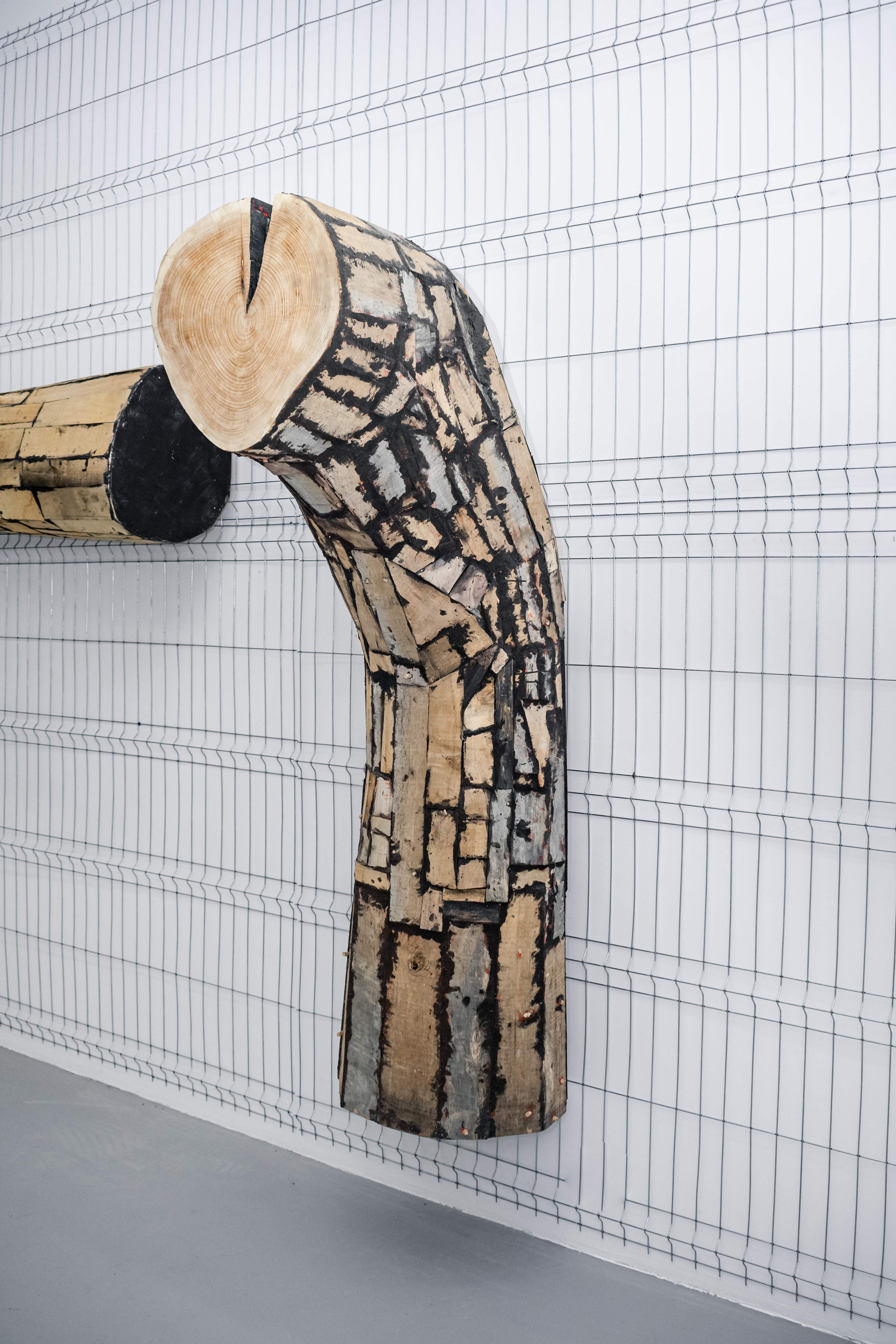 Mircea Roman, Trofeu II, 2022, Wood, 74 2/5 × 21 7/10 × 38 3/5 in | 189 × 55 × 98 cm