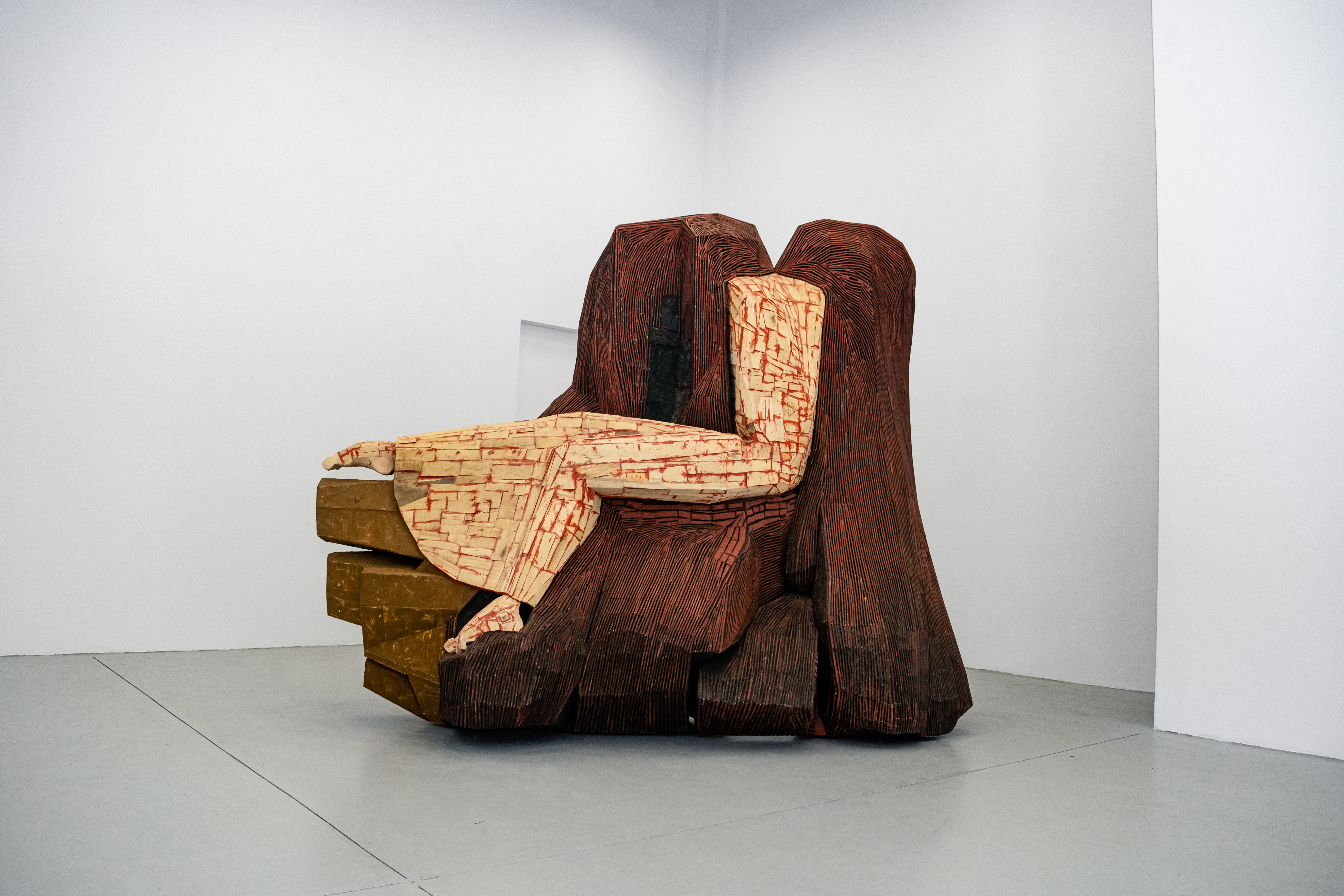 Mircea Roman, Lupta lui Iacob cu Îngerul, 2021-2024, Wood, 111 4/5 × 141 7/10 × 59 1/10 in | 284 × 360 × 150 cm